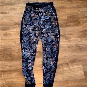 Women’s stylish jogger pants size M